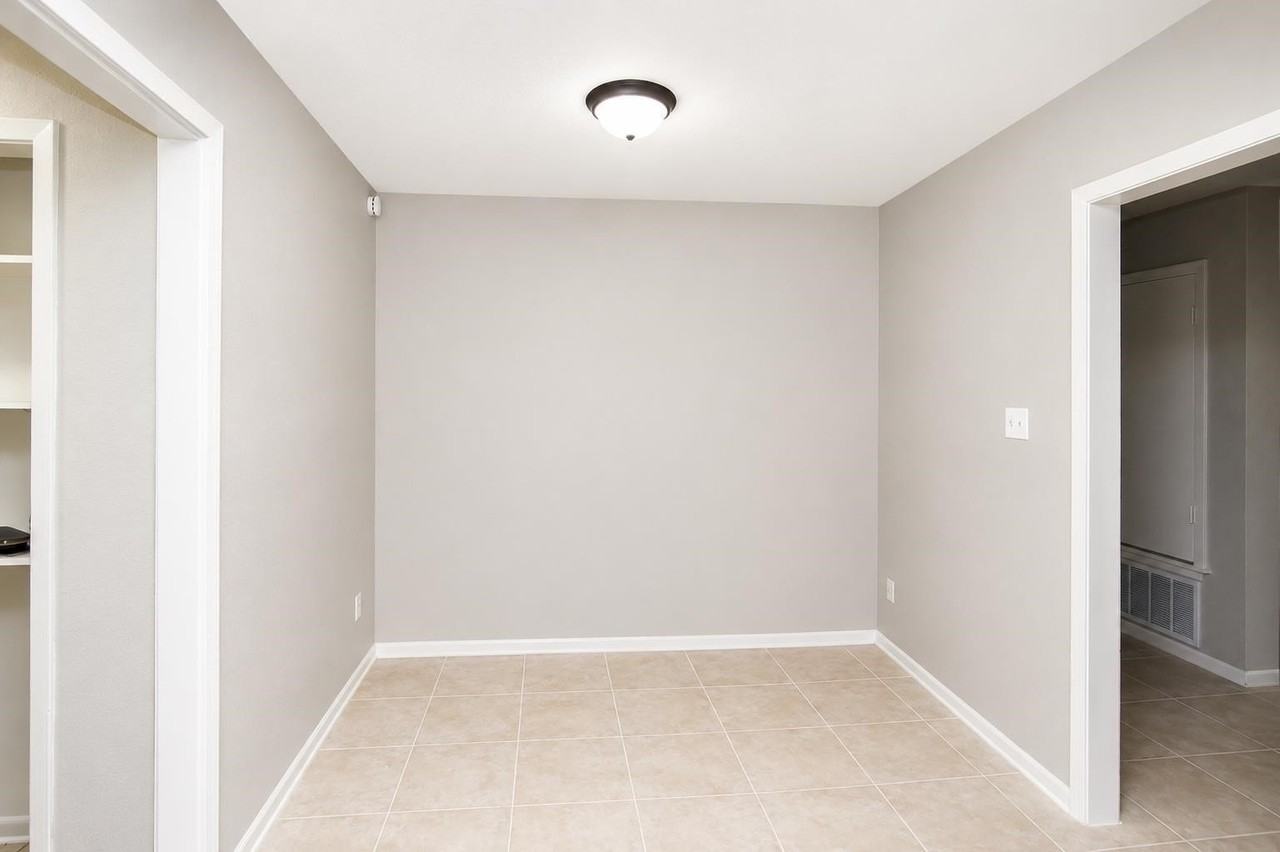 4A Harroun Ct - Photo 4 of 16