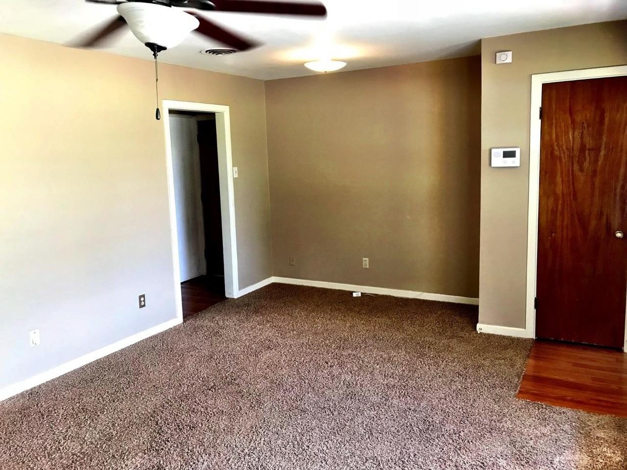 2305 46th St - Photo 3 of 9
