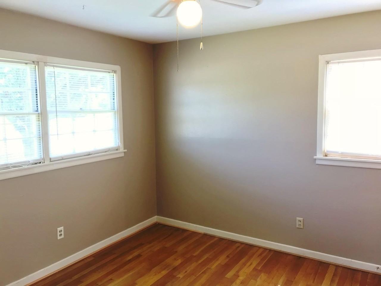 2305 46th St - Photo 5 of 9