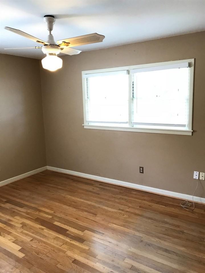 2305 46th St - Photo 6 of 9