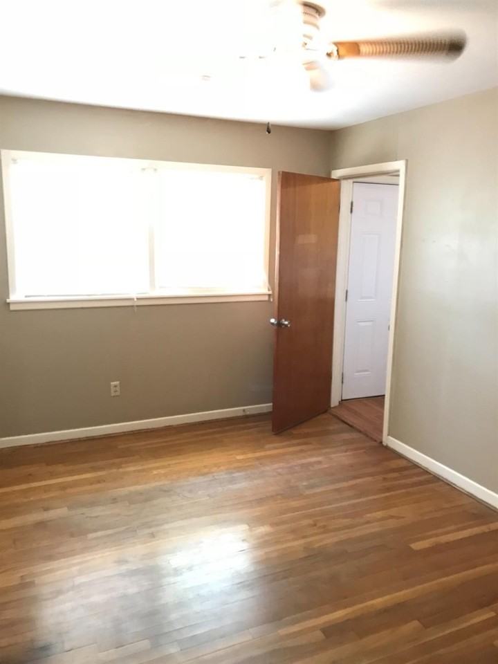 2305 46th St - Photo 7 of 9