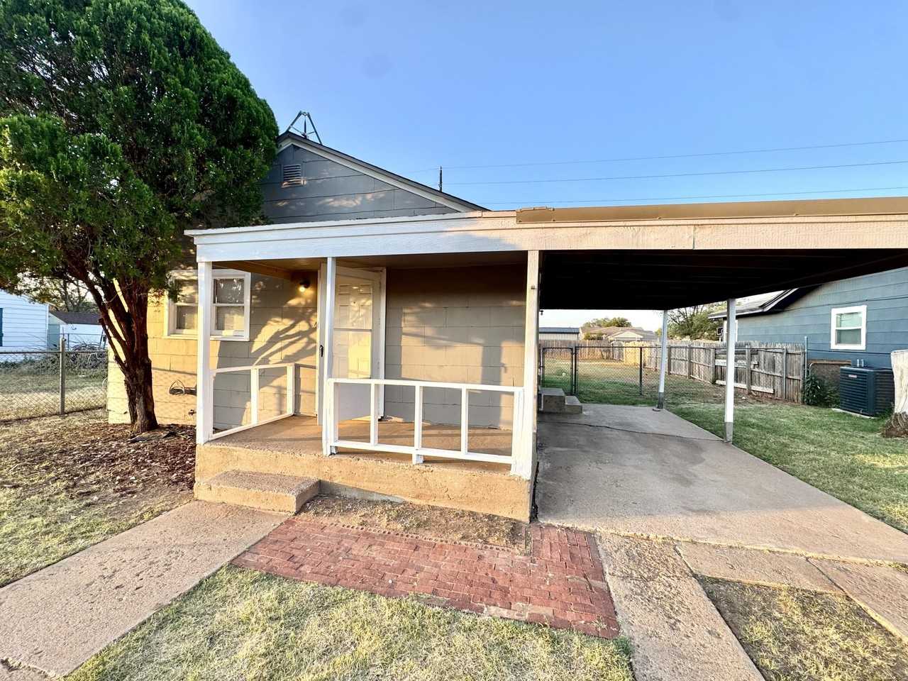 3213 Erskine St
