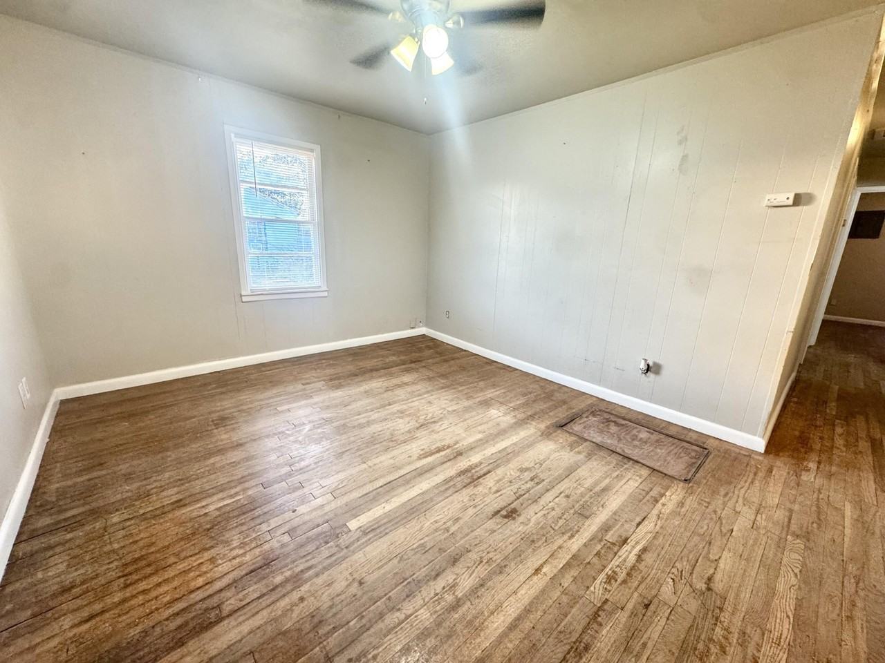 3213 Erskine St - Photo 3 of 13