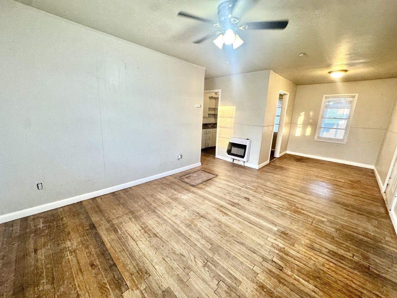 3213 Erskine St - Photo 4 of 13
