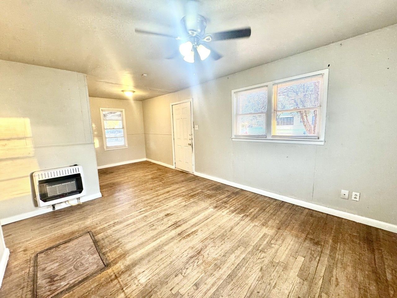 3213 Erskine St - Photo 5 of 13