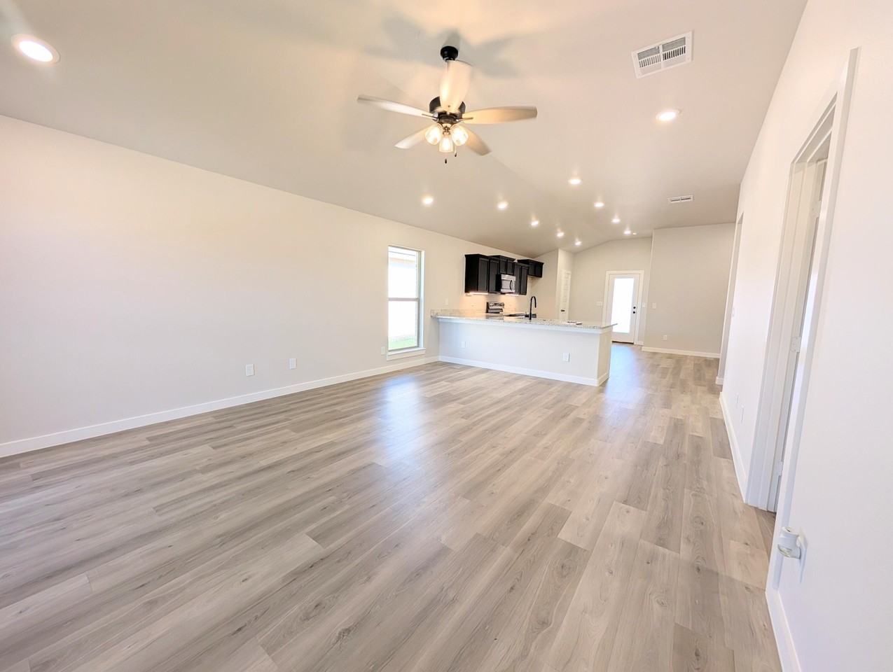 3220 Cottonwood Ave - Photo 2 of 14