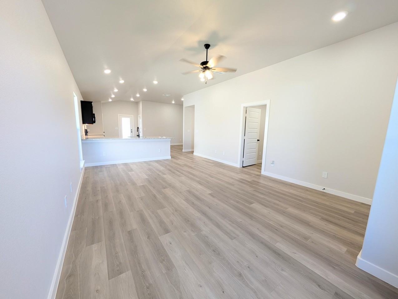 3220 Cottonwood Ave - Photo 3 of 14