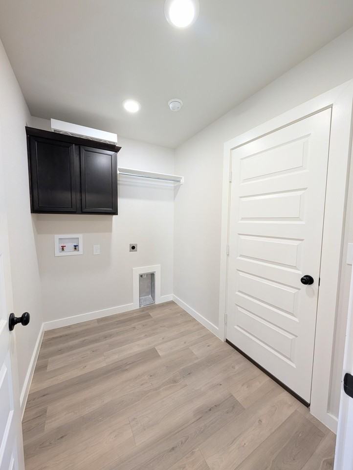 3220 Cottonwood Ave - Photo 4 of 14