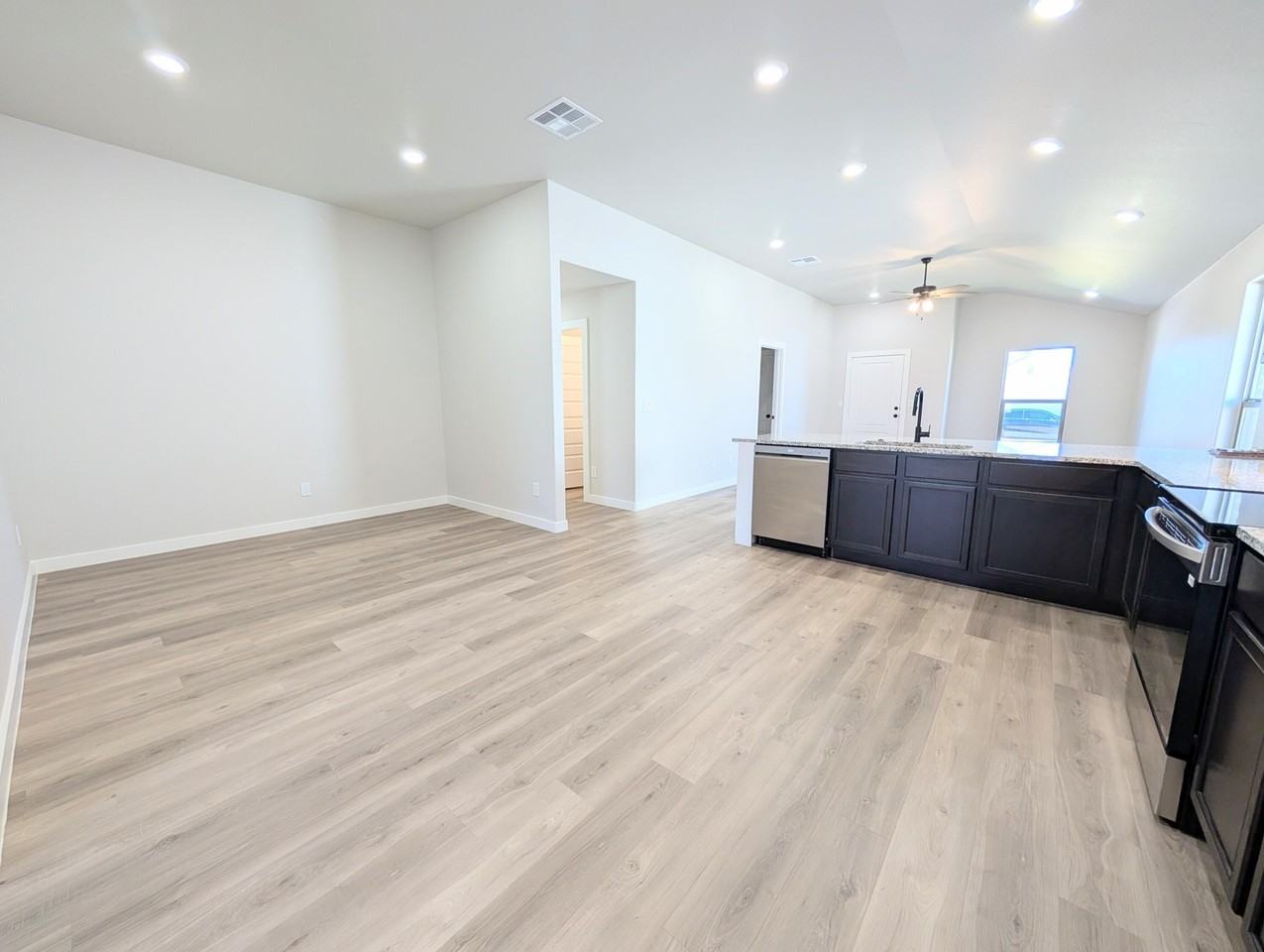 3220 Cottonwood Ave - Photo 7 of 14