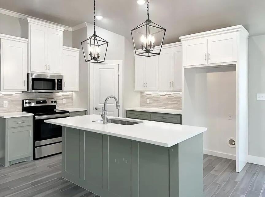 7726 96th St - Photo 3 of 17