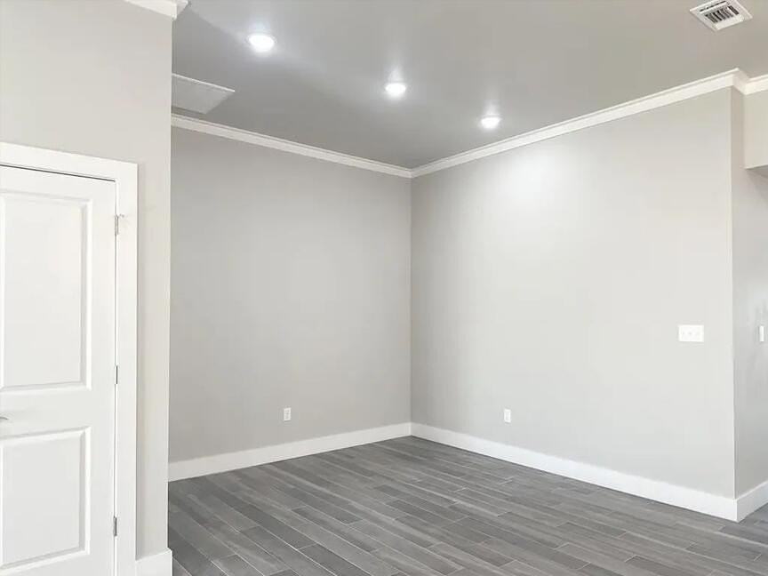 7726 96th St - Photo 5 of 17