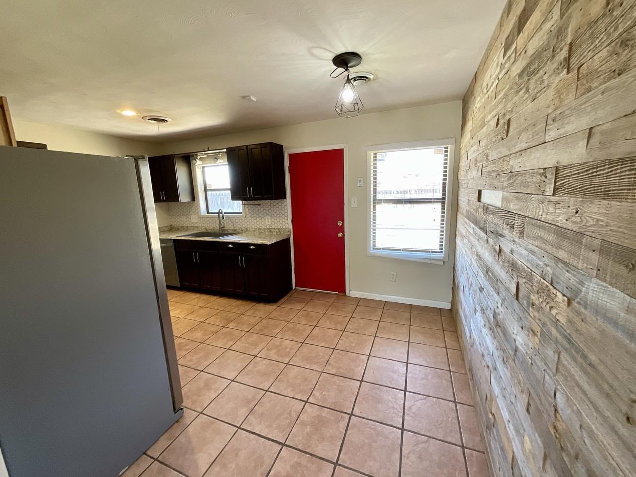 4902 6th St - Photo 4 of 11