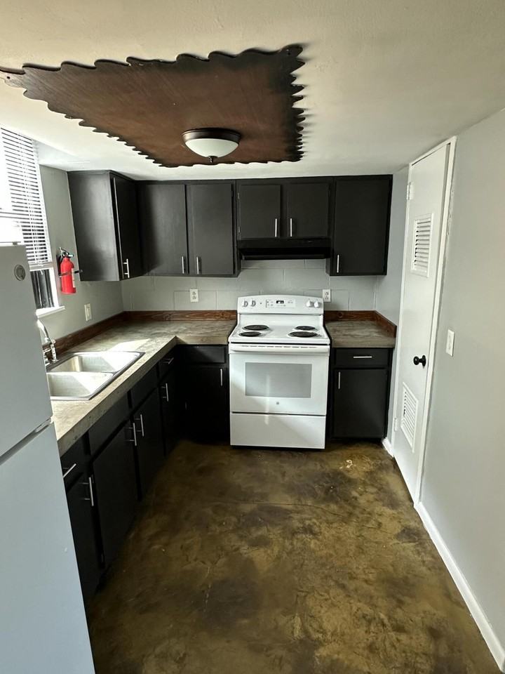 703 Wilkinson Blvd #4 - Photo 6 of 43