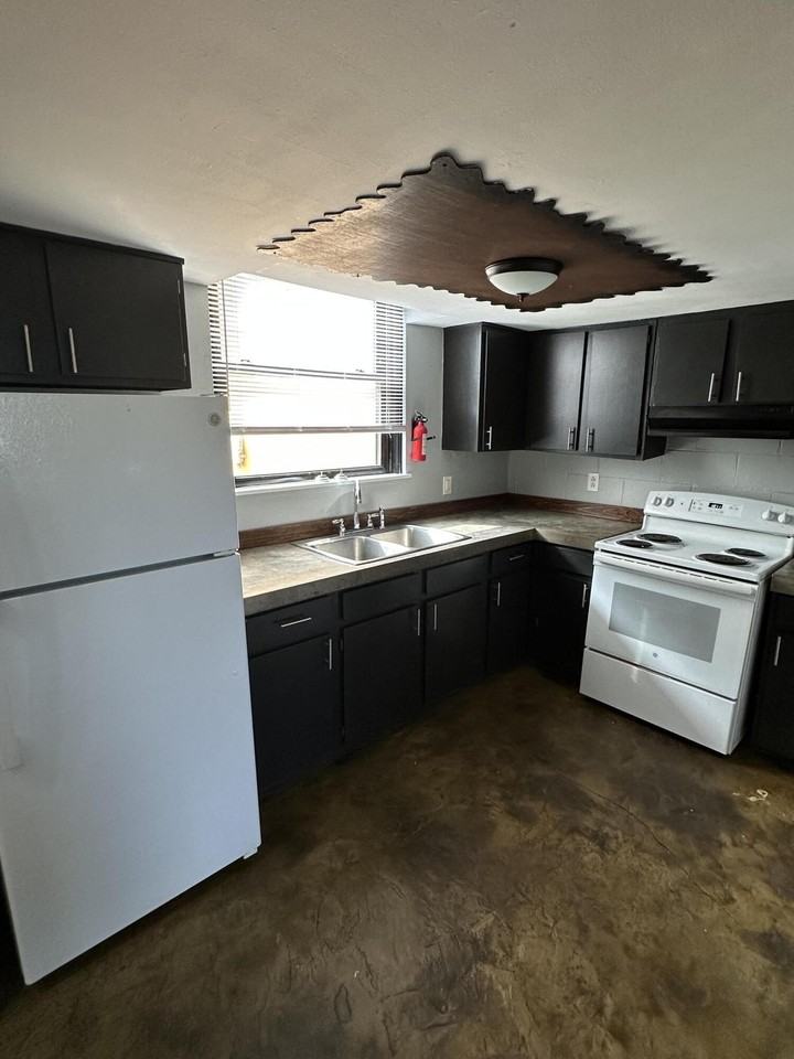 703 Wilkinson Blvd #4 - Photo 7 of 43