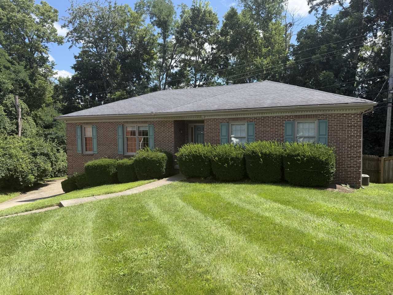 1112 Pepperhill Cir - Photo 2 of 31