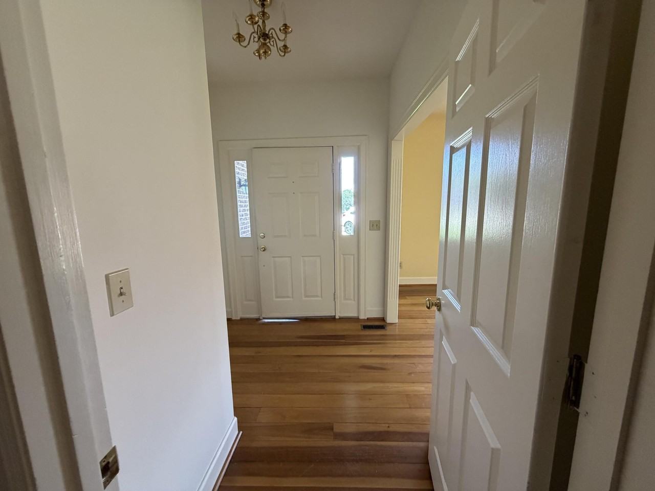 1112 Pepperhill Cir - Photo 3 of 31