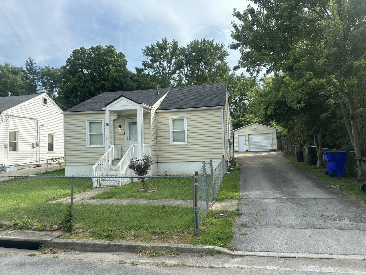 95 Glass Ave - Photo 4 of 23