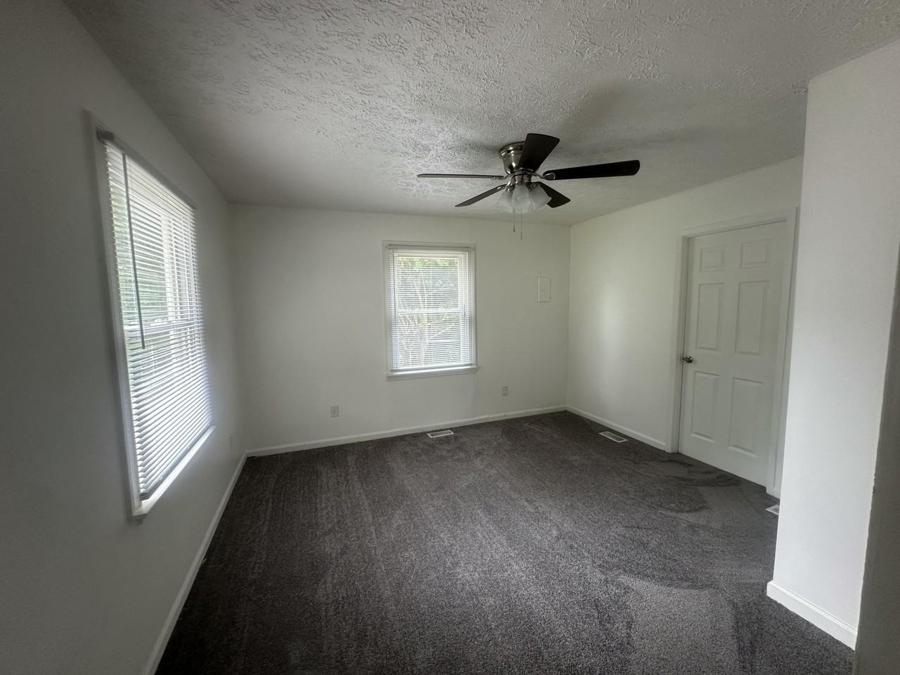95 Glass Ave - Photo 5 of 23