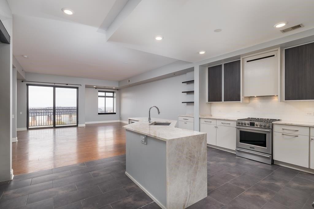 717 Riverside Dr #1105 - Photo 3 of 29