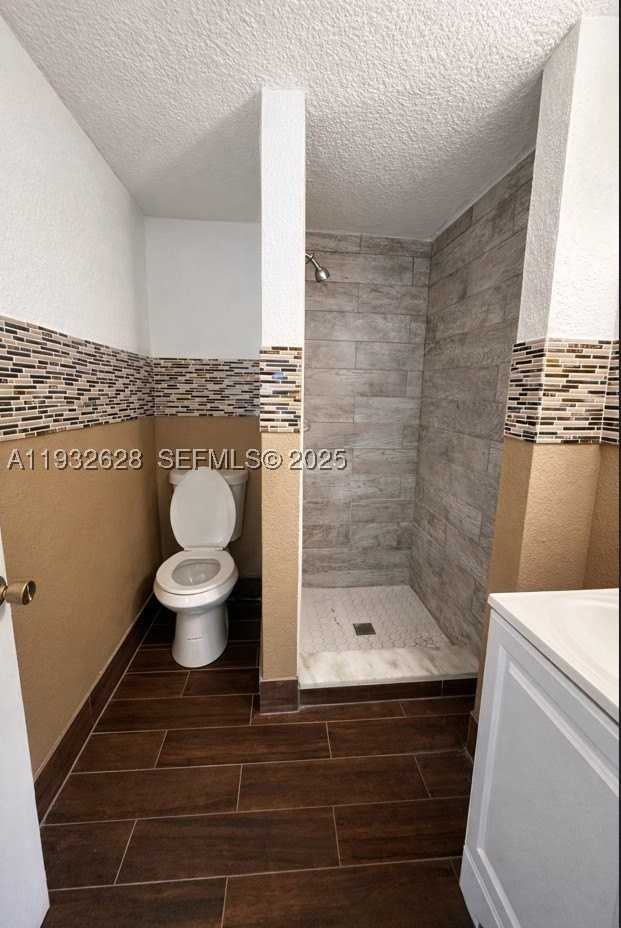 14405 Ne 5th Ave #B - Photo 2 of 6