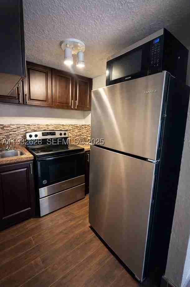 14405 Ne 5th Ave #B - Photo 4 of 6