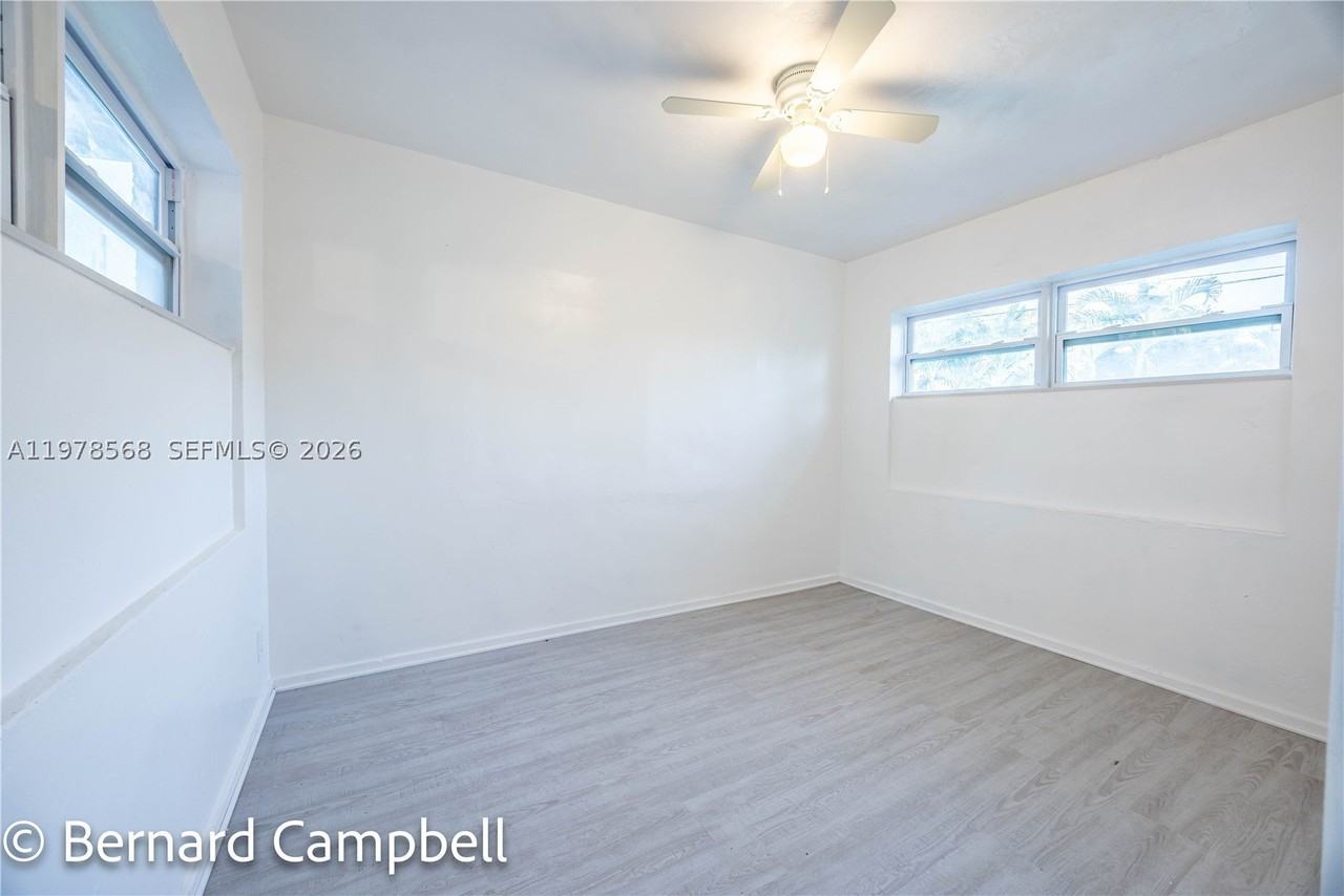 918 Nw 13th Ct #1 - Photo 4 of 22
