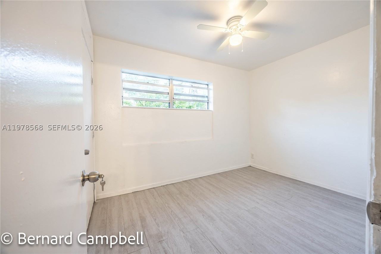 918 Nw 13th Ct #1 - Photo 6 of 22