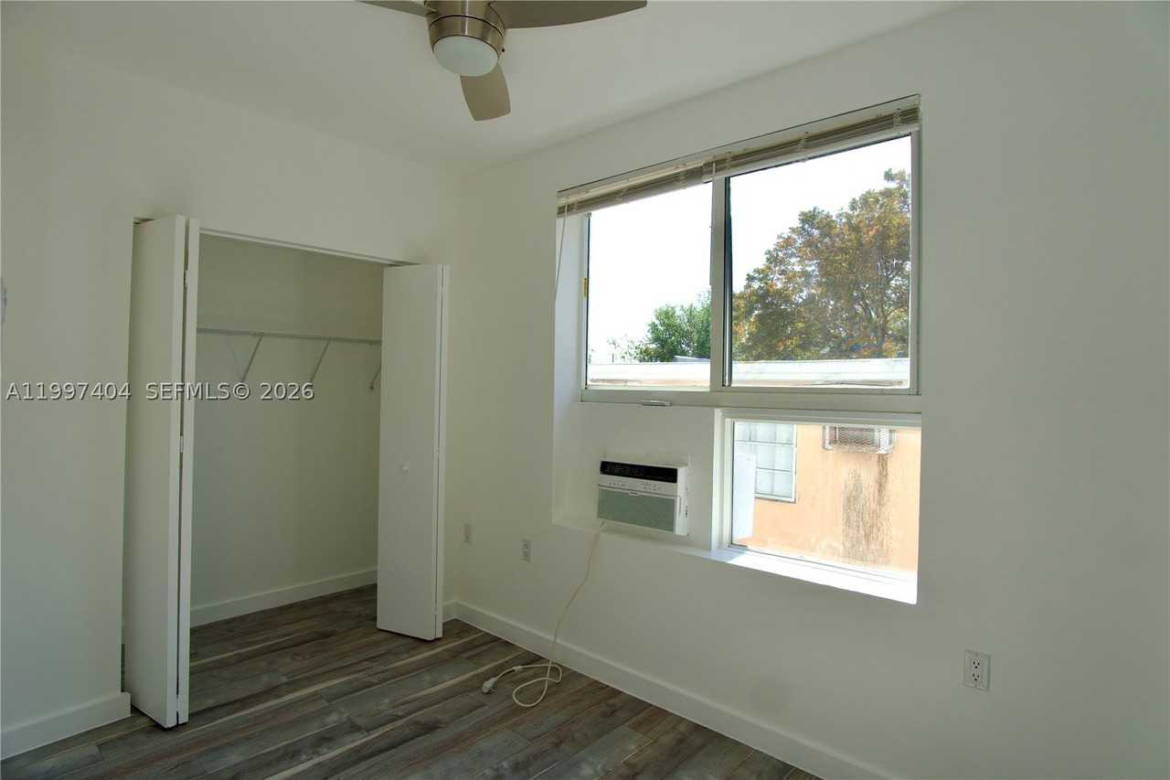 1036 Sw 5th St #12 - Photo 3 of 19