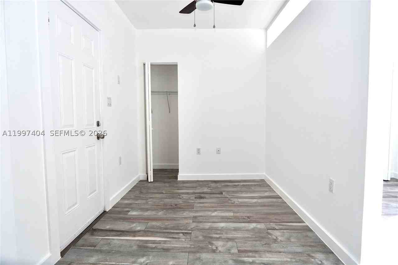 1036 Sw 5th St #12 - Photo 6 of 19