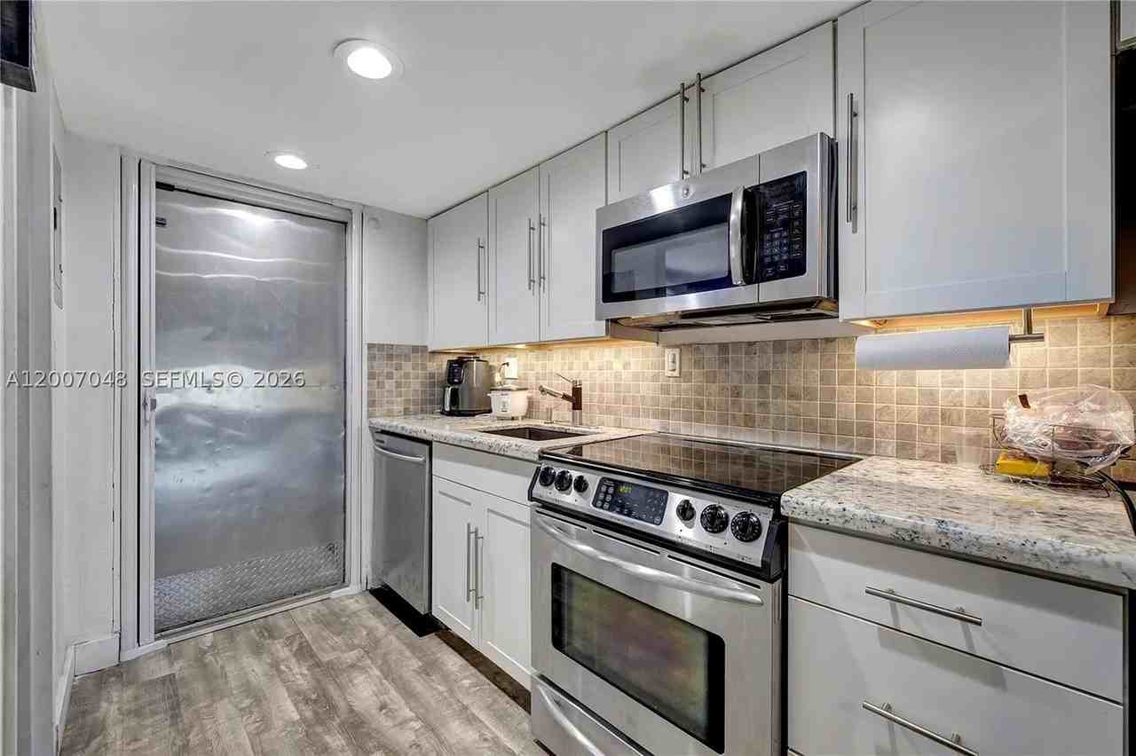 4121 Nw 26th St #T16 - Photo 5 of 18