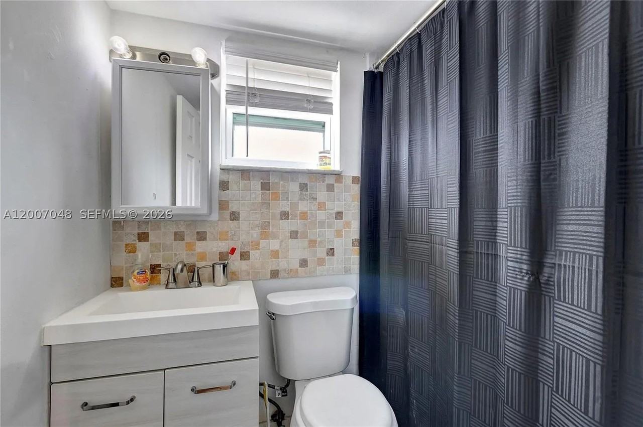 4121 Nw 26th St #T16 - Photo 6 of 18