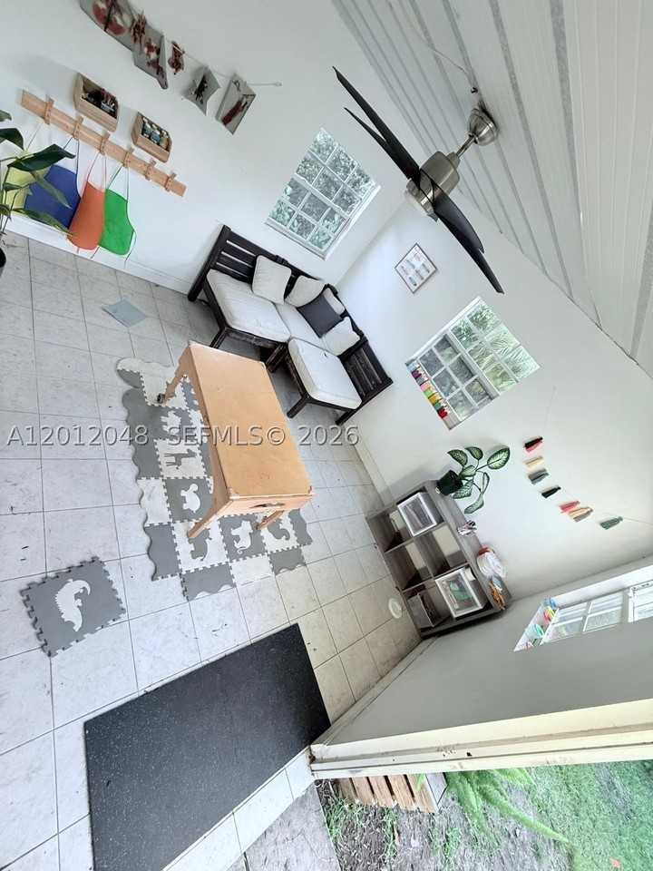 9356 Byron Ave - Photo 5 of 12