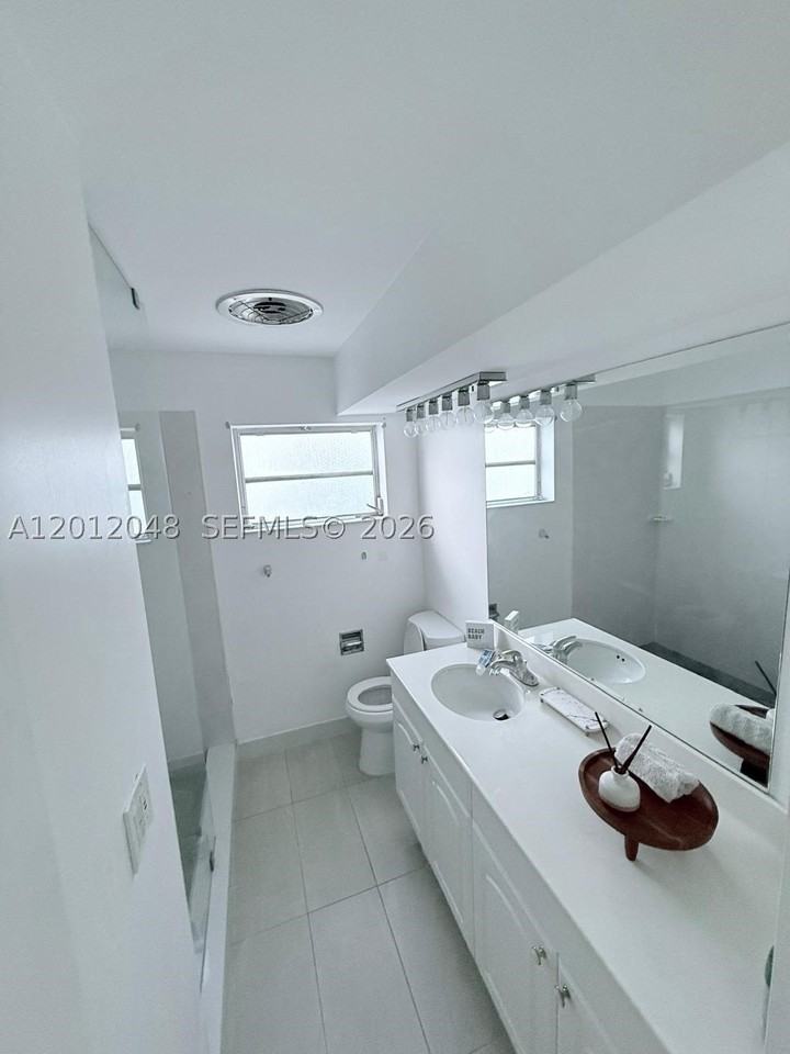 9356 Byron Ave - Photo 7 of 12