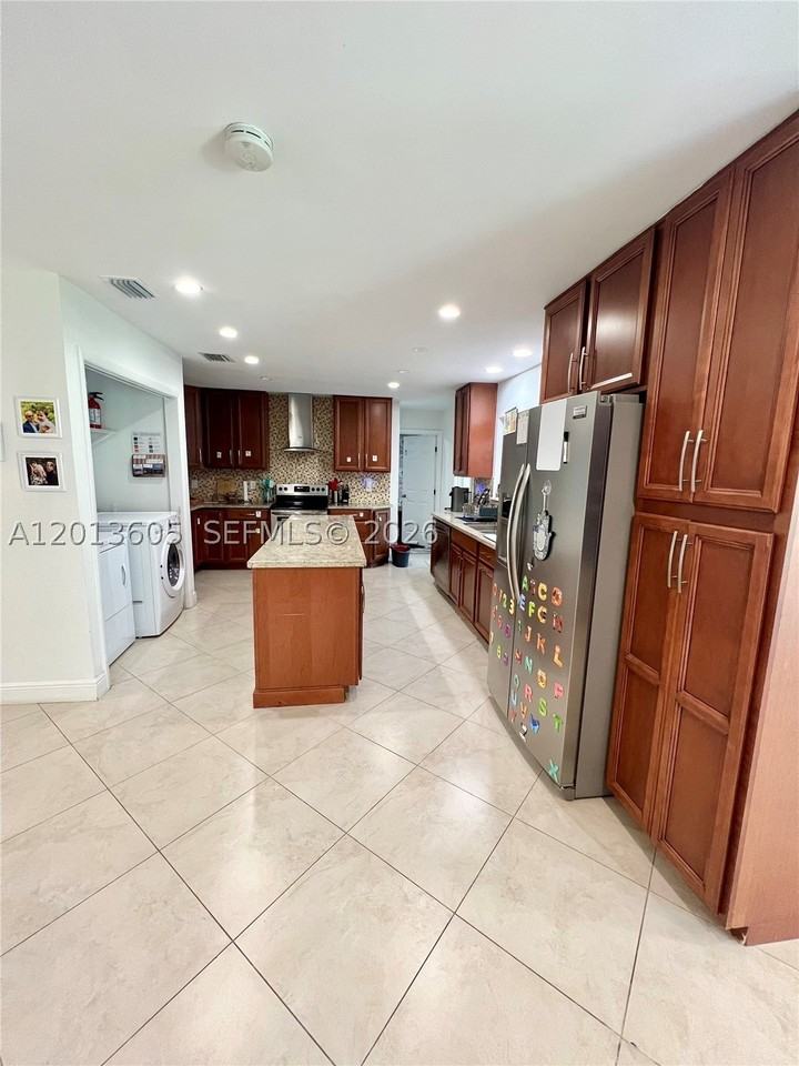 101 Sw 58th Ave #101 - Photo 7 of 23