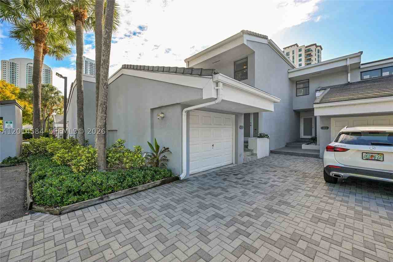 310 Poinciana Dr #802 - Photo 7 of 15
