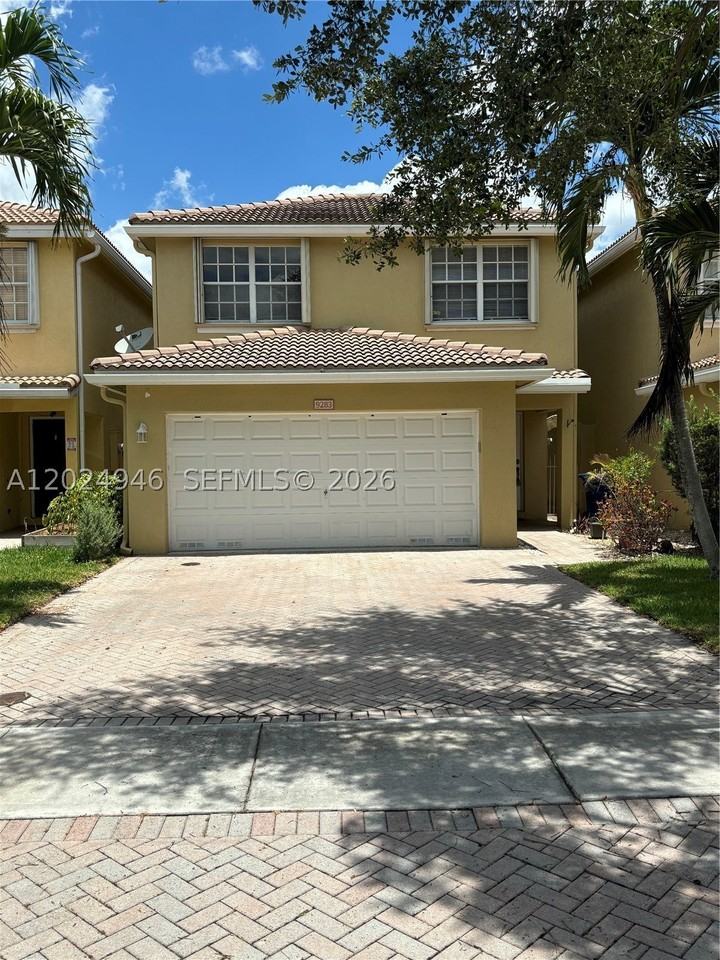 9283 Nw 54th St - Photo 4 of 24