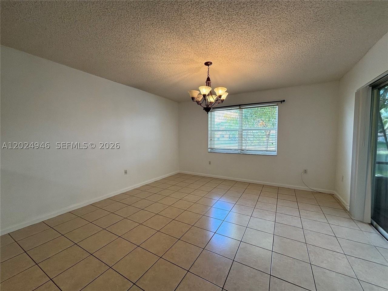 9283 Nw 54th St - Photo 6 of 24