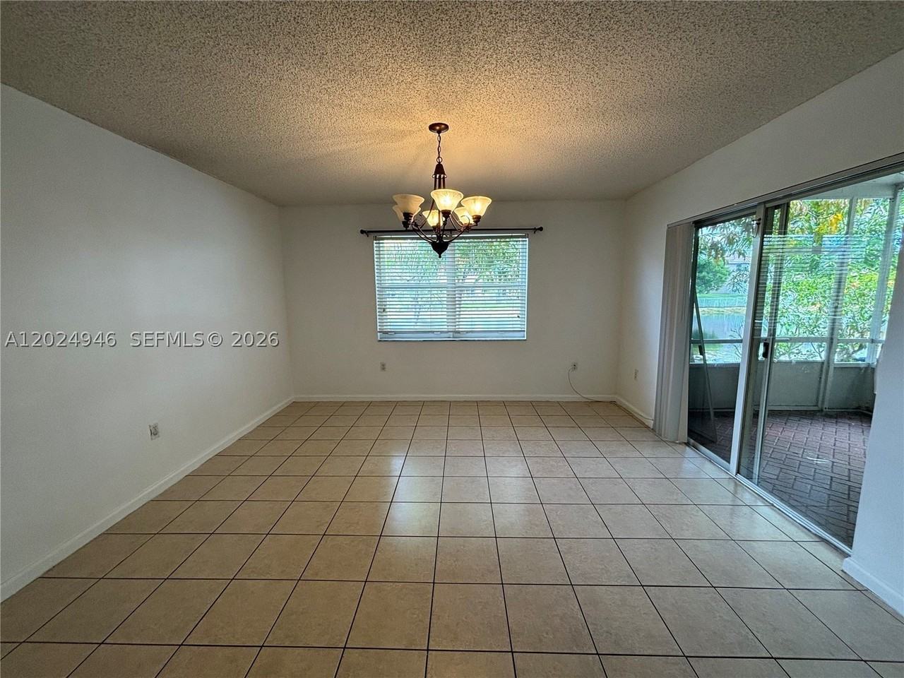 9283 Nw 54th St - Photo 7 of 24