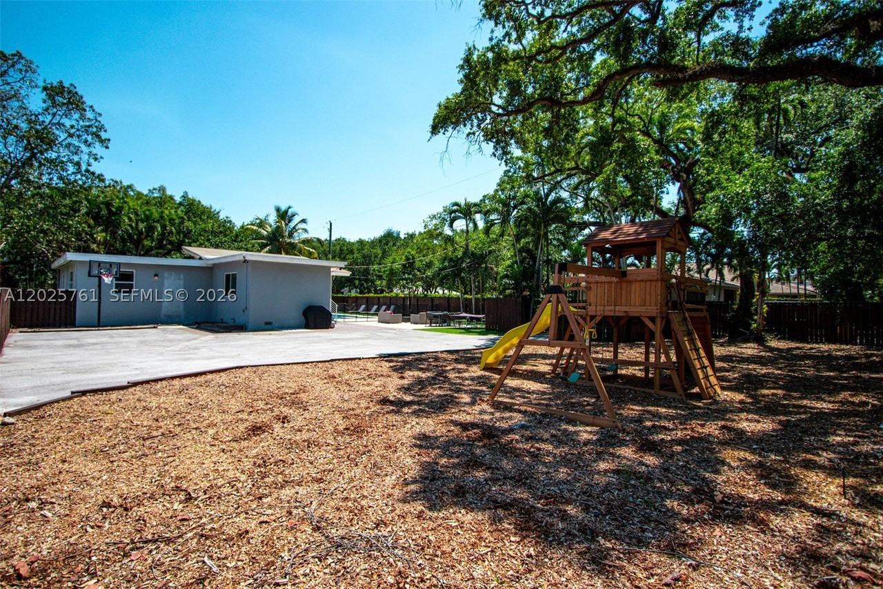 3981 Sw 58th St - Photo 2 of 19