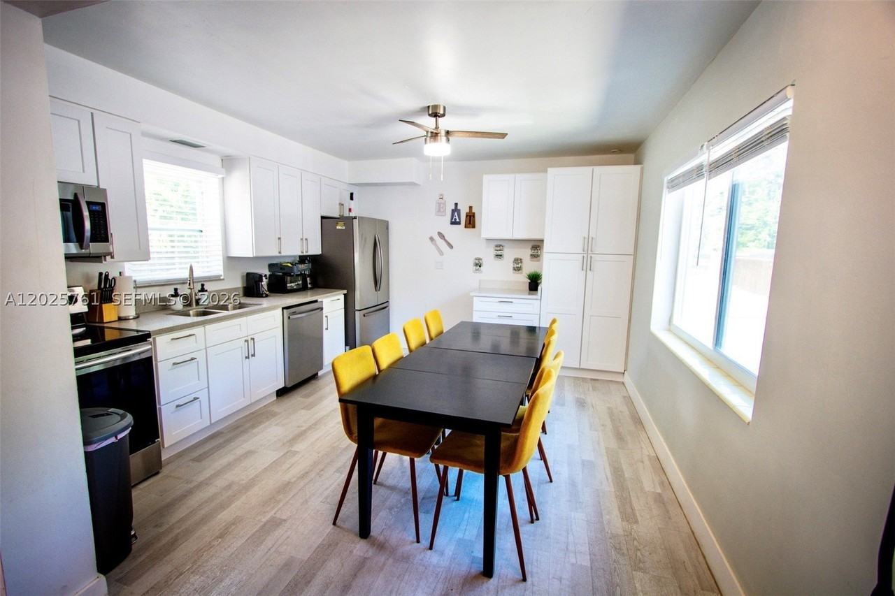 3981 Sw 58th St - Photo 7 of 19
