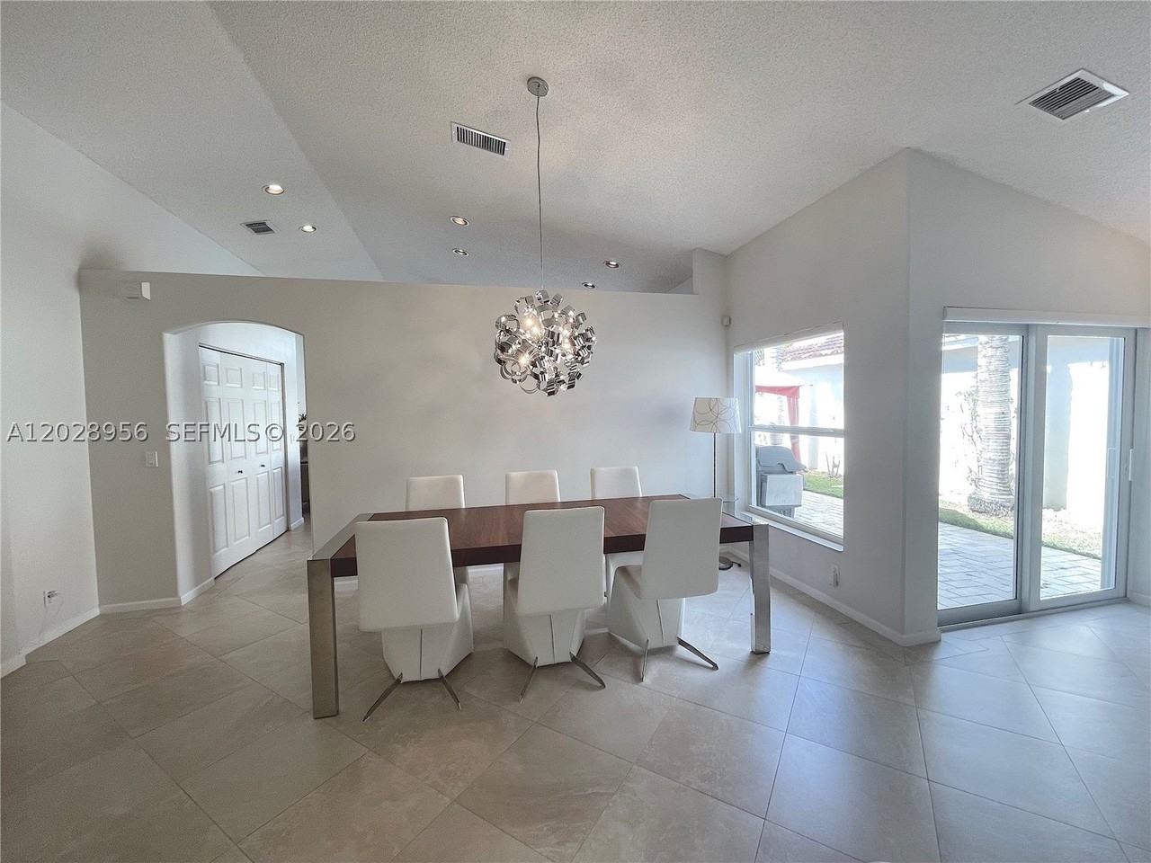 4923 Sw 33rd Way #4923 - Photo 4 of 28