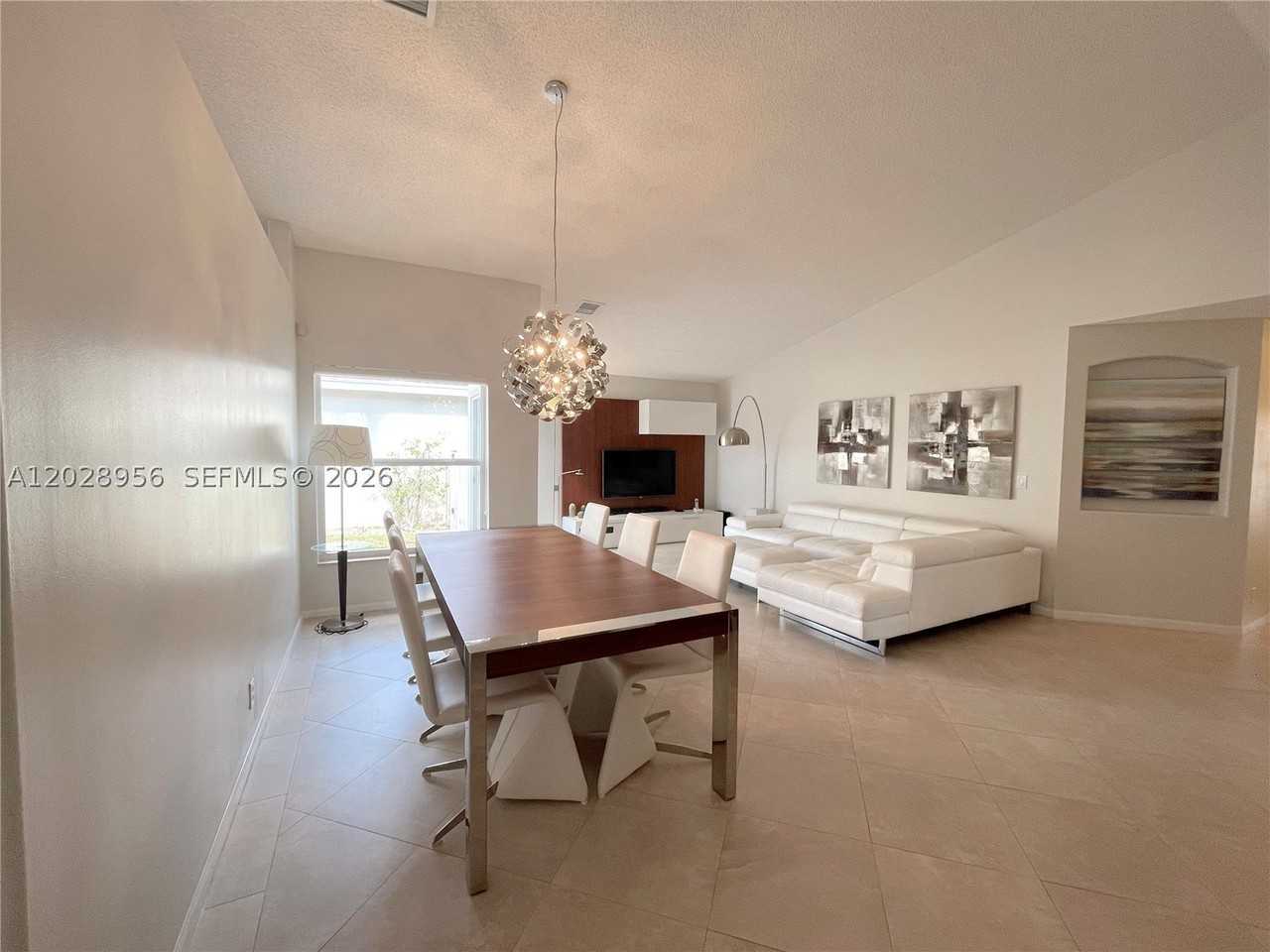 4923 Sw 33rd Way #4923 - Photo 7 of 28