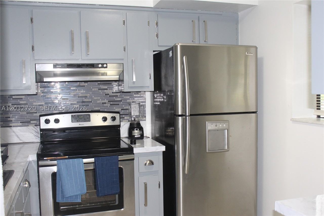 110 Gardens Dr #103 - Photo 3 of 38