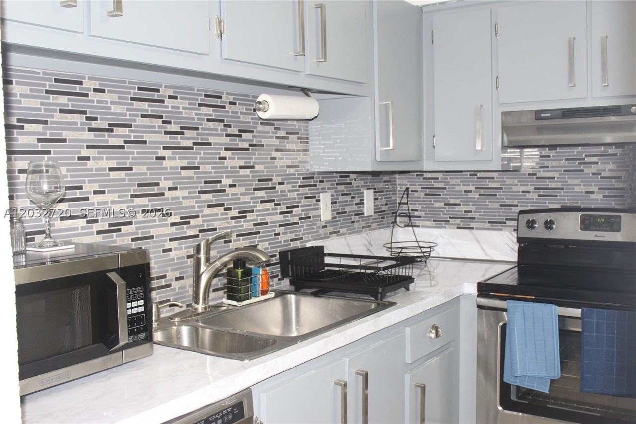 110 Gardens Dr #103 - Photo 4 of 38