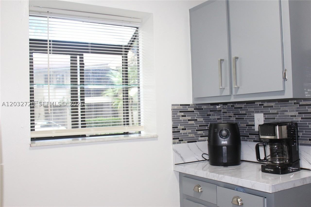 110 Gardens Dr #103 - Photo 5 of 38