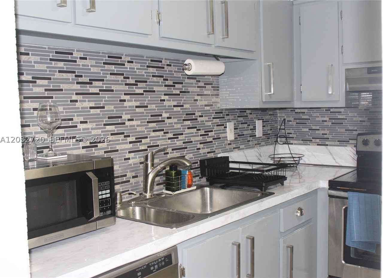 110 Gardens Dr #103 - Photo 6 of 38