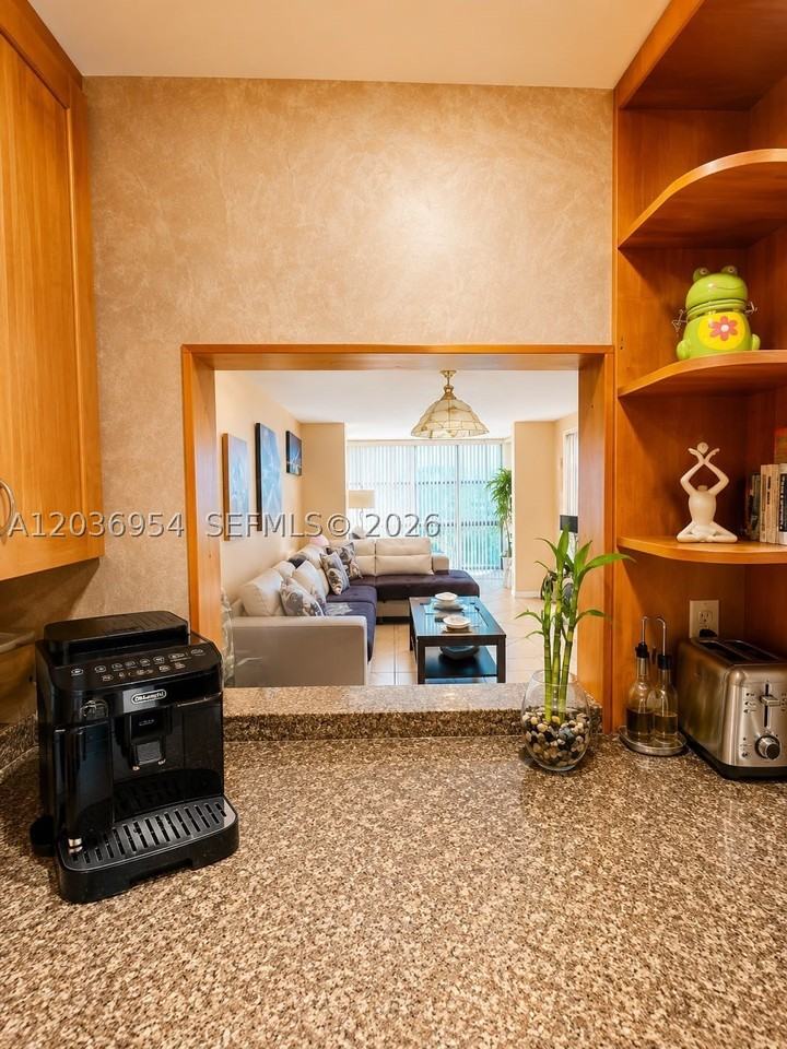 1000 Parkview Dr #505 - Photo 5 of 22