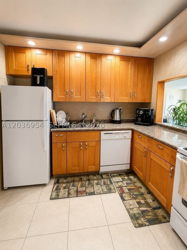 1000 Parkview Dr #505 - Photo 7 of 22