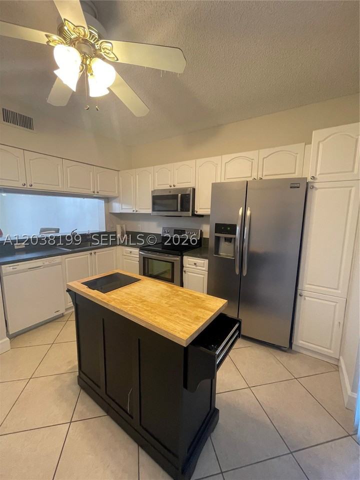 3100 Sw 50th St - Photo 4 of 16