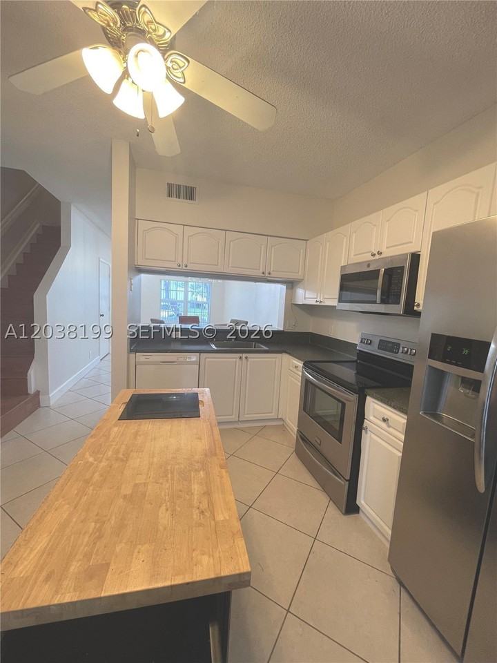 3100 Sw 50th St - Photo 5 of 16